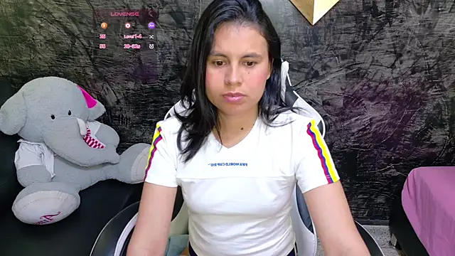 olivia love  online show from June 17, 2026, 9:05 pm