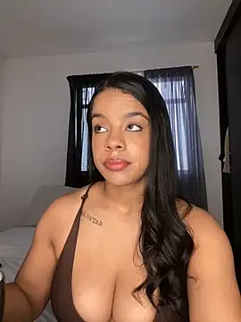 Snapshot of trianawhite chatting on May 17, 2026, 2:46 pm trianawhite online show from May 17, 2026, 2:46 pm