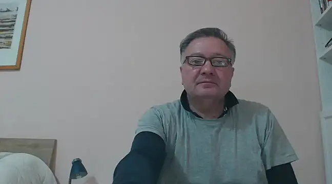 Snapshot of YOU6me chatting on December 24, 2024, 4:08 pm YOU6me online show from December 24, 2024, 4:08 pm