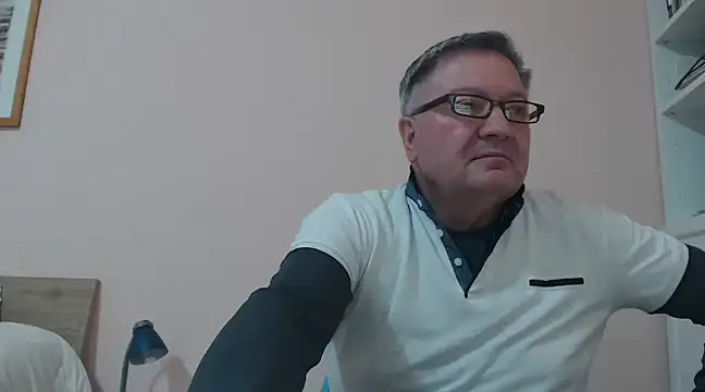 Snapshot of YOU6me chatting on December 26, 2024, 3:10 pm YOU6me online show from December 26, 2024, 3:10 pm