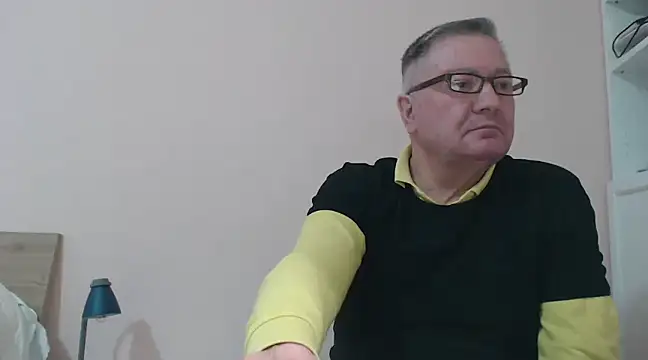 Snapshot of YOU6me chatting on January 6, 2025, 2:47 pm YOU6me online show from January 6, 2025, 2:47 pm