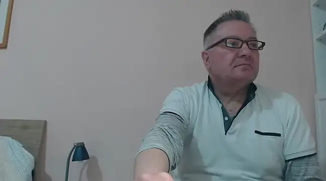 Snapshot of YOU6me chatting on January 13, 2025, 3:58 pm YOU6me online show from January 13, 2025, 3:58 pm