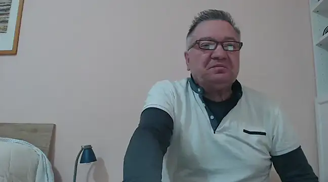 Snapshot of YOU6me chatting on January 18, 2025, 4:42 pm YOU6me online show from January 18, 2025, 4:42 pm