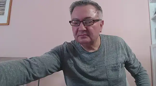 Snapshot of YOU6me chatting on January 25, 2025, 10:08 am YOU6me online show from January 25, 2025, 10:08 am