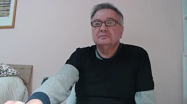 Snapshot of YOU6me chatting on February 2, 2025, 3:07 pm YOU6me online show from February 2, 2025, 3:07 pm