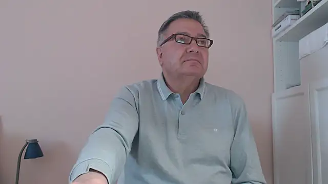 Snapshot of YOU6me chatting on February 7, 2025, 12:06 pm YOU6me online show from February 7, 2025, 12:06 pm
