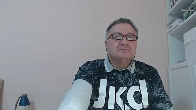 Snapshot of YOU6me chatting on February 7, 2025, 6:02 pm YOU6me online show from February 7, 2025, 6:02 pm