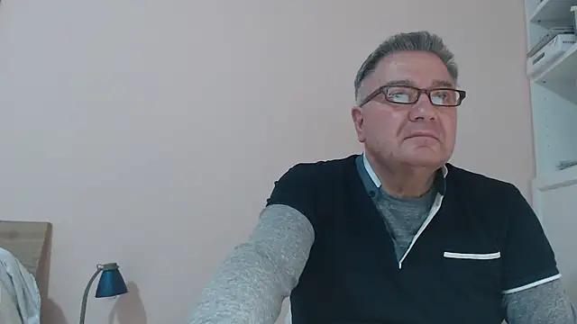 Snapshot of YOU6me chatting on February 11, 2025, 6:01 pm YOU6me online show from February 11, 2025, 6:01 pm