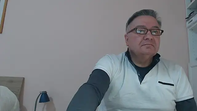 Snapshot of YOU6me chatting on February 15, 2025, 2:33 pm YOU6me online show from February 15, 2025, 2:33 pm
