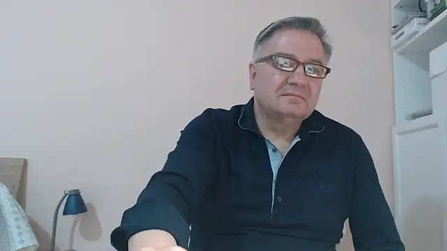 Snapshot of YOU6me chatting on February 22, 2025, 4:09 pm YOU6me online show from February 22, 2025, 4:09 pm