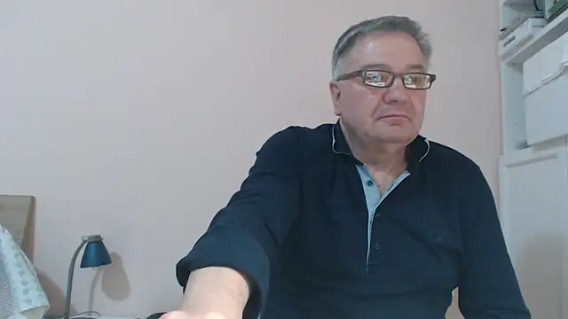 Snapshot of YOU6me chatting on February 22, 2025, 10:20 pm YOU6me online show from February 22, 2025, 10:20 pm
