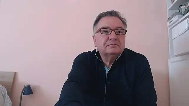 Snapshot of YOU6me chatting on February 24, 2025, 10:15 am YOU6me online show from February 24, 2025, 10:15 am