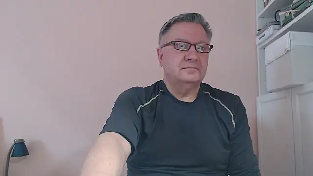 Snapshot of YOU6me chatting on February 27, 2025, 10:04 am YOU6me online show from February 27, 2025, 10:04 am
