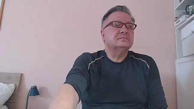 Snapshot of YOU6me chatting on March 1, 2025, 9:51 am YOU6me online show from March 1, 2025, 9:51 am