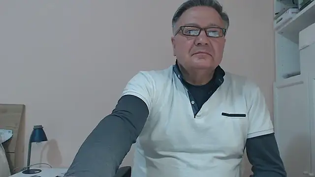Snapshot of YOU6me chatting on March 1, 2025, 3:49 pm YOU6me online show from March 1, 2025, 3:49 pm