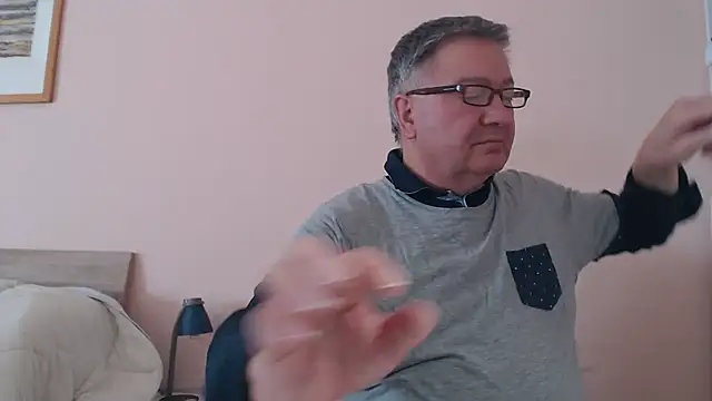 Snapshot of YOU6me chatting on March 14, 2025, 9:14 am YOU6me online show from March 14, 2025, 9:14 am