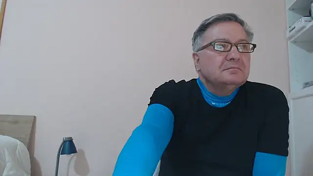 Snapshot of YOU6me chatting on March 19, 2025, 6:44 pm YOU6me online show from March 19, 2025, 6:44 pm