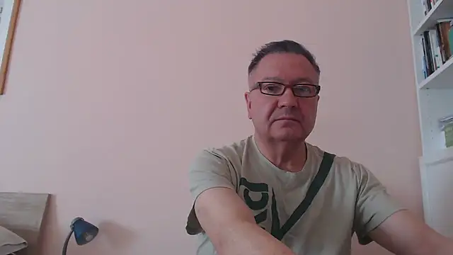 Snapshot of YOU6me chatting on September 11, 2025, 7:52 am YOU6me online show from September 11, 2025, 7:52 am