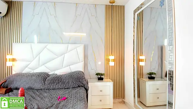 lissetlong69 online show from February 3, 2025, 8:35 am