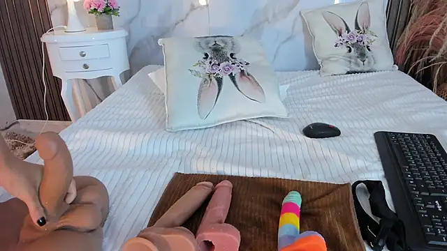 hannahill69 online show from March 27, 2026, 8:26 am