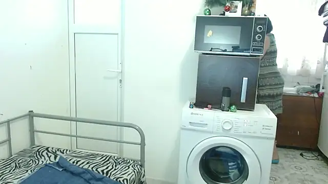 Snapshot of RidemerafSuzana chatting on February 25, 2025, 1:28 pm RidemerafSuzana online show from February 25, 2025, 1:28 pm