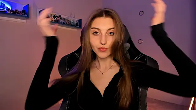 CassiaBlade1 online show from January 28, 2025, 7:10 pm