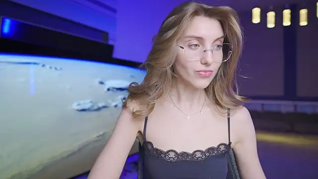 CassiaBlade1 online show from April 11, 2026, 4:33 pm