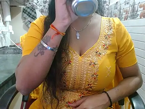 LovingPihu online show from March 23, 2026, 5:44 am