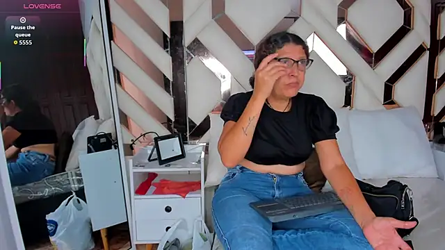 Keyla Milf online show from December 19, 2025, 3:13 am