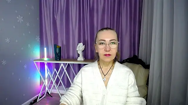 queen a n i online show from September 23, 2025, 10:51 am