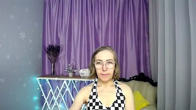 queen a n i online show from April 7, 2026, 10:26 am