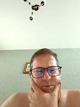 tavio1 online show from February 15, 2026, 8:05 pm