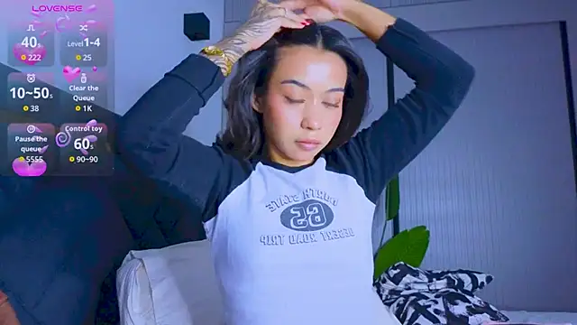 Mia Tin online show from September 17, 2025, 2:41 pm