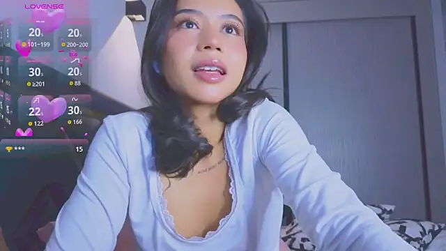 Mia Tin online show from October 24, 2025, 8:05 pm