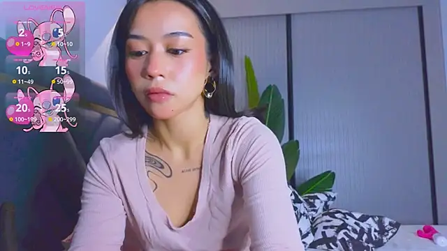 Mia Tin online show from October 26, 2025, 6:14 pm