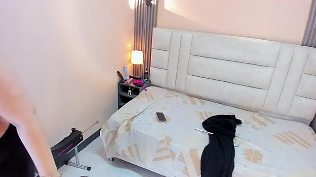 EYMI TOMSOM online show from March 8, 2025, 11:37 am