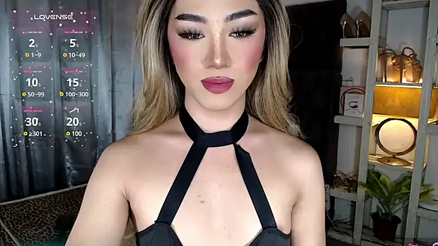 Snapshot of Local_Hoelyx chatting on December 4, 2024, 7:50 am Local Hoelyx online show from December 4, 2024, 7:50 am