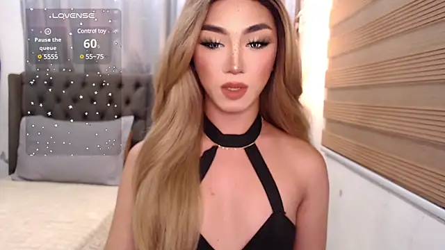 Snapshot of Local_Hoelyx chatting on January 4, 2025, 10:16 am Local Hoelyx online show from January 4, 2025, 10:16 am