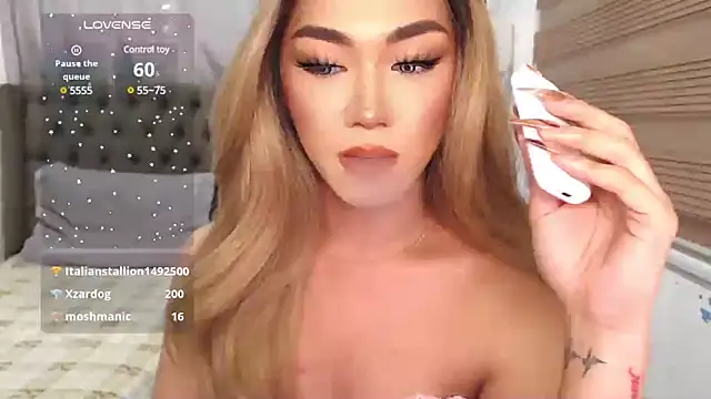 Snapshot of Local_Hoelyx chatting on January 13, 2025, 11:19 am Local Hoelyx online show from January 13, 2025, 11:19 am