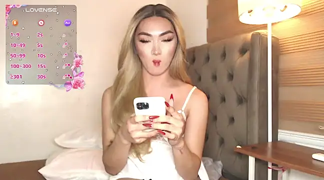 Snapshot of Local_Hoelyx chatting on February 13, 2025, 8:03 pm Local Hoelyx online show from February 13, 2025, 8:03 pm