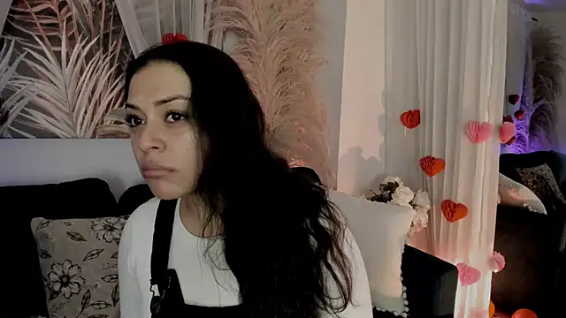 Nicolle W online show from February 14, 2026, 11:51 am