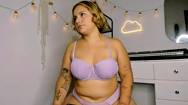 Snapshot of susy_angel chatting on March 10, 2025, 1:45 am susy angel online show from March 10, 2025, 1:45 am