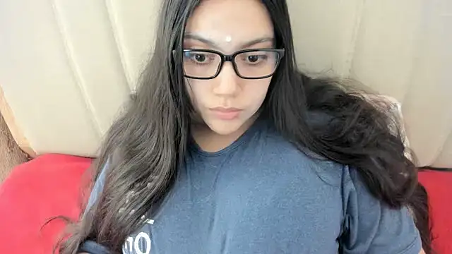 Snapshot of roniewester chatting on February 7, 2026, 2:43 pm roniewester online show from February 7, 2026, 2:43 pm