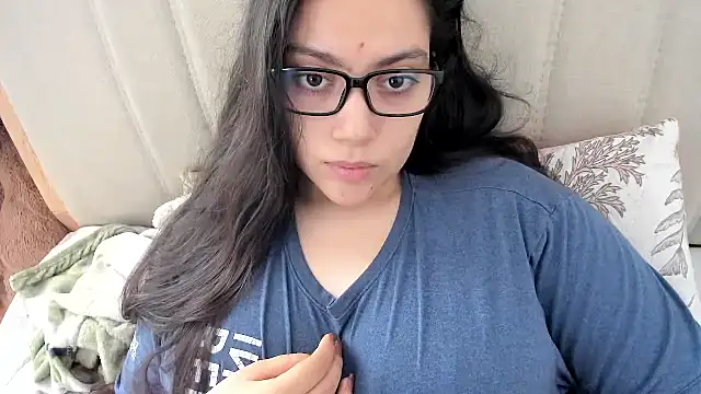 Snapshot of roniewester chatting on February 21, 2026, 2:29 pm roniewester online show from February 21, 2026, 2:29 pm