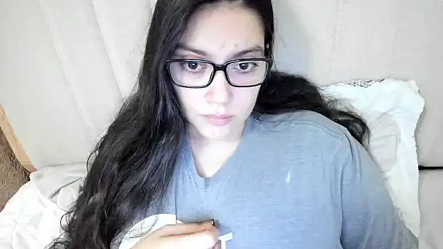 Snapshot of roniewester chatting on February 28, 2026, 2:45 am roniewester online show from February 28, 2026, 2:45 am