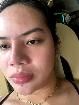 Snapshot of Hebefemme chatting on December 16, 2025, 6:07 am Hebefemme online show from December 16, 2025, 6:07 am