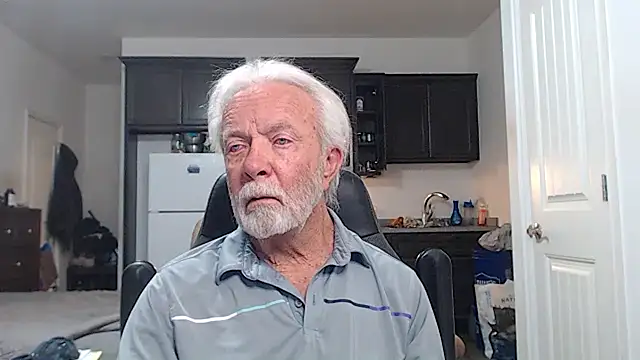 Snapshot of rockpoint69 chatting on November 12, 2025, 10:48 am rockpoint69 online show from November 12, 2025, 10:48 am