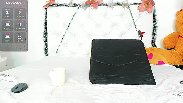 Snapshot of Sharon_smiith chatting on December 24, 2024, 9:39 am Sharon smiith online show from December 24, 2024, 9:39 am