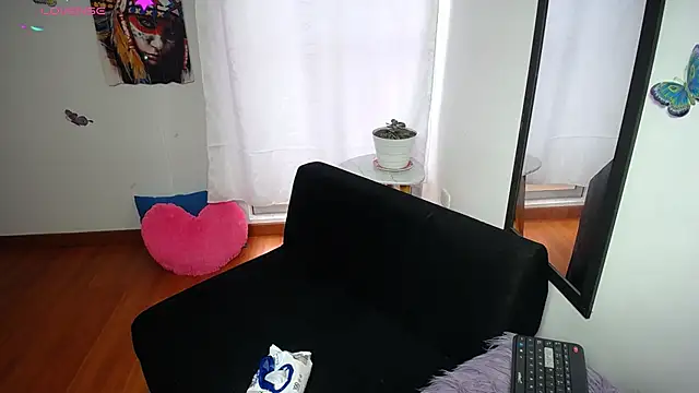 Snapshot of sexylatina001 chatting on October 27, 2025, 7:29 pm sexylatina001 online show from October 27, 2025, 7:29 pm