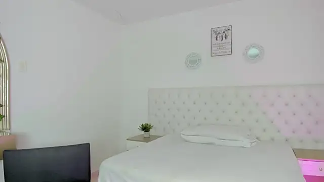 Snapshot of emma_rules99 chatting on November 11, 2025, 1:00 pm emma rules99 online show from November 11, 2025, 1:00 pm